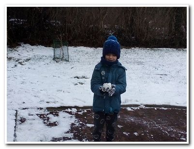 Krasnoludki - zabawy badawcze ze śniegiem
