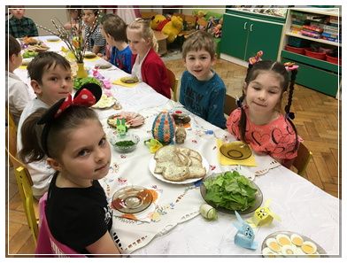 Krasnoludki - śniadanie Wielkanocne i zajączek w przedszkolu
